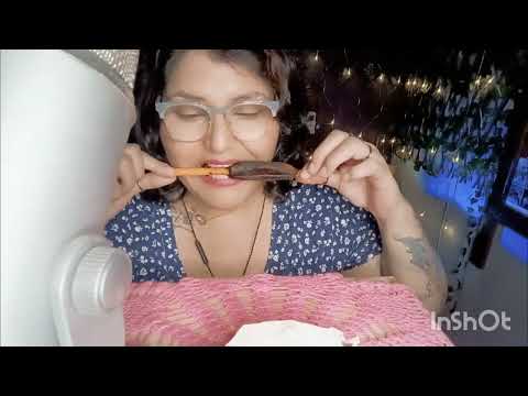 ASMR comiendo banderilla de pulpa de tamarindo 