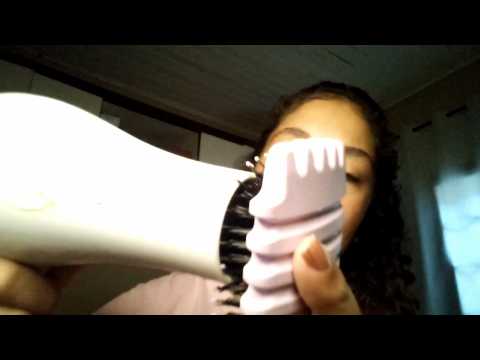 ASMR Cabeleireira faz lavagem com shampoo, condicionador, enxagues, secador com escova e chapinha