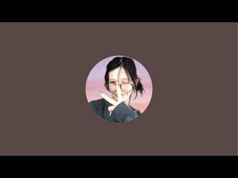 Akasi ASMR kanalı canlı yayında