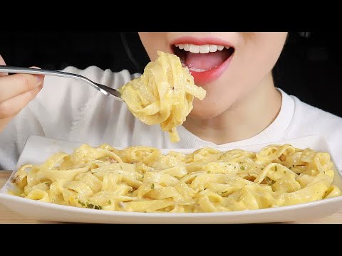 ASMR CREAMIEST FETTUCCINE ALFREDO EATING SOUNDS MUKBANG