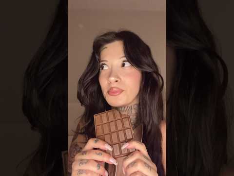 hangi çikolatanın sesi daha güzel 🍫 #asmr #asmrsounds #relax #asmrvideo