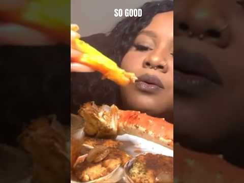 King crab Mami! #asmr #mukbang #longnailsasmr #asmrsounds #eatingshow