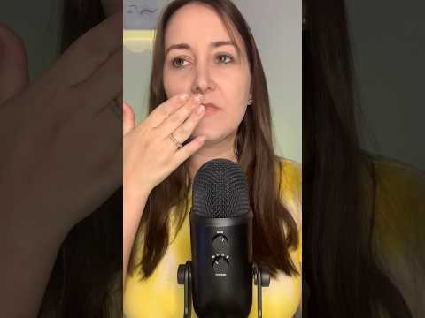 ASMR: Você é minha amiga e está fedendo 🤢 (Passando desodorante e perfume em você)