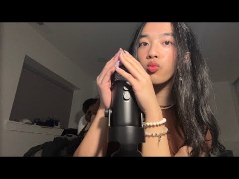 ASMR kissing sounds 💋 (ft. hand movements)
