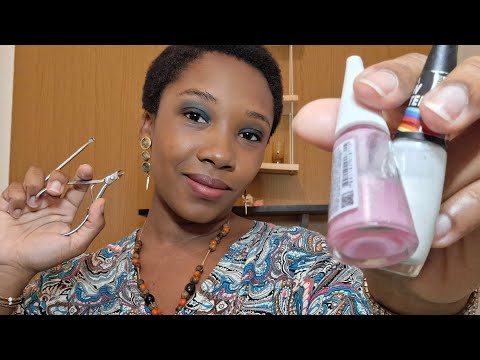 ASMR POV/ MANICURE FOFOQUEIRA FAZ SUAS UNHAS 🤭 💅 (voz suave, sons de objetos, caseirinho)