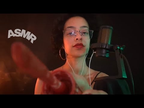 ASMR | TESTANDO BATOM EM VOCÊ 💋 - com som de lareira no fundo