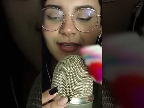 ASMR- Pincel no microfone e sons de boca