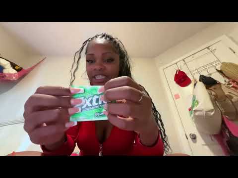 ASMR Chewing Gum & Crocheting Flowers