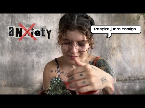 ASMR ~ Você está tendo uma crise de ansiedade e eu vou acalmar você!