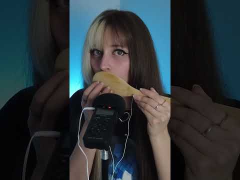 ASMR wooden spoon tapping for 1 minute💗 #asmr #woodtapping  #tappingasmr