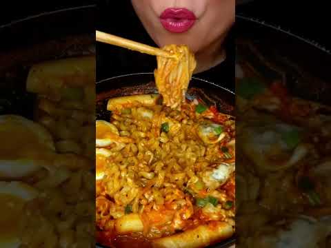 Buldak carbonara mukbang! #asmr #foodie #mukbang #ramen #buldak #enoki