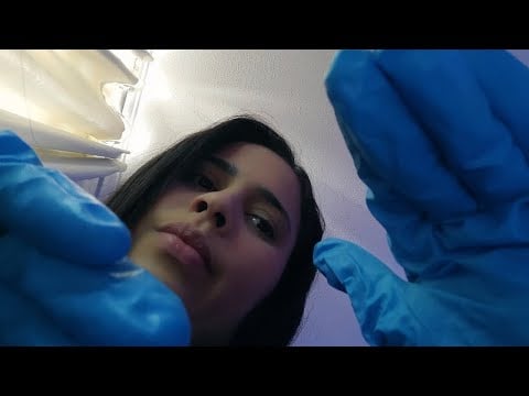 ASMR - Limpando o seu rosto / limpeza de pele 