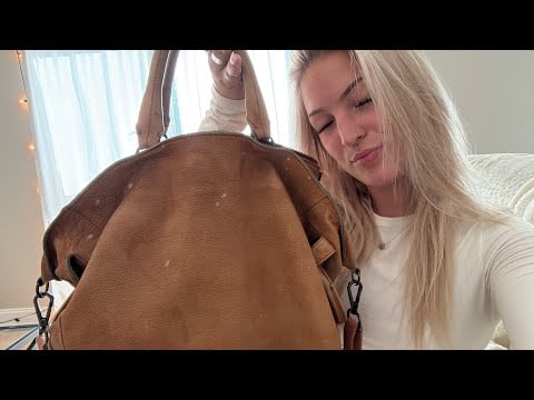 ASMR what’s in my bag 👜💞✨