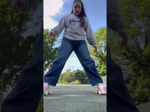 Day 1 of learning how to skate 🛼#shorts #rollerskating #learningnewthings