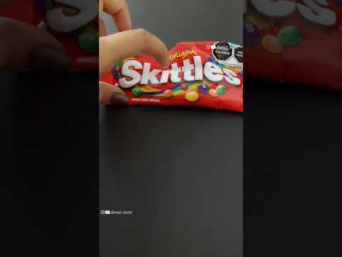 ASMR EN 1 MINUTO | SKITTLES 🌈 (shorts)