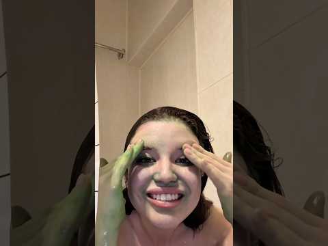 Отмываем зеленый грим после Шрека 🤪 многие спрашивали как это было