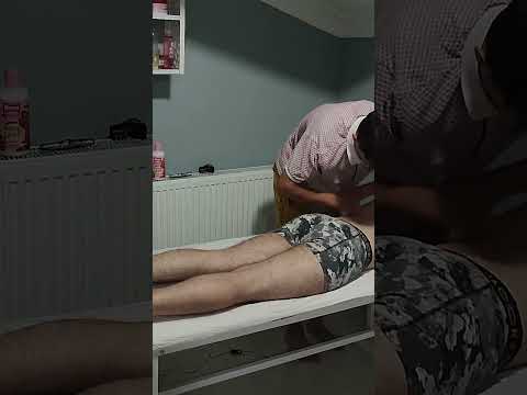 MASSAGE THAT GIVES RELAXATION TO ALL MUSCLES ON THE BACK #satisfying #relaxing #asmr #short #massage