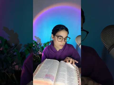 Asmr lendo versículo da Bíblia #shorts #asmrcristao #asmrbiblico #asmrbible