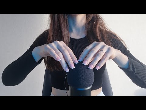 ASMR giving you a BRAIN MASSAGE! gentle tapping and mic scratching