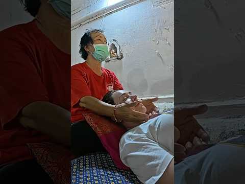 El mejor masaje de cara en un mercado de #Tailandia 🇹🇭✨ #ThaiMassage #MasajeTailandés #short