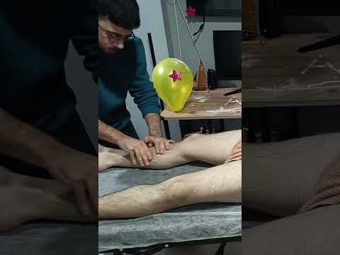 Quickly relieves pain in the quadriceps #satisfying #relaxing #asmr #shorts #massagetherapy