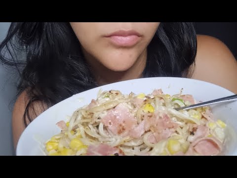 ASMR comiendo pasta cremosa