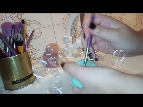 ASMR - LIMPANDO MEUS PINCÉIS (cleaning my makeup brushes) 💦