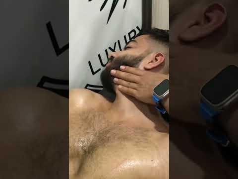 #neckcracking #neckmassage #upperbodymassage #chesthair #stronghands #lahoribarber #massagetool
