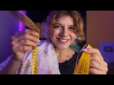 [ASMR] Costureira tirando as medidas para seu vestido exclusivo 