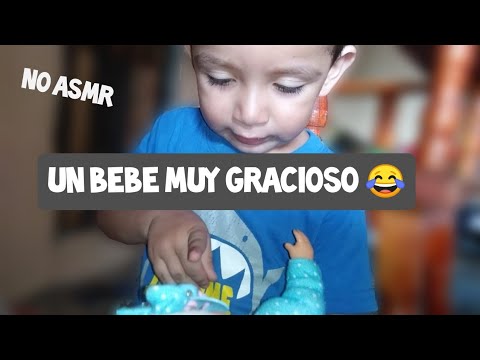 Un bebe cuidando otro bebe ❤