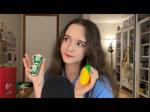 [ASMR] Susurrando en español y haciendo tapping en comida de plástico 🍓🥝🌽