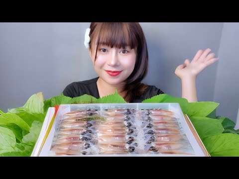 ASMR EATING RAW SQUID EATING SOUNDS LINH-ASMR