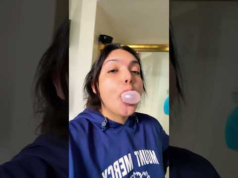 BUBBLE GUM ASMR | post gym blowing bubble gum sounds #bubblegumblowing