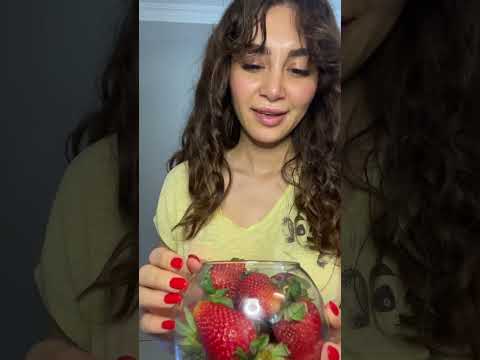 ‎ای اس ام ار خوردن توت فرنگی (هوس نکنی 🍓🤤)  #shorts#juicy #strawberry #mukbang #ASMR#ويرال