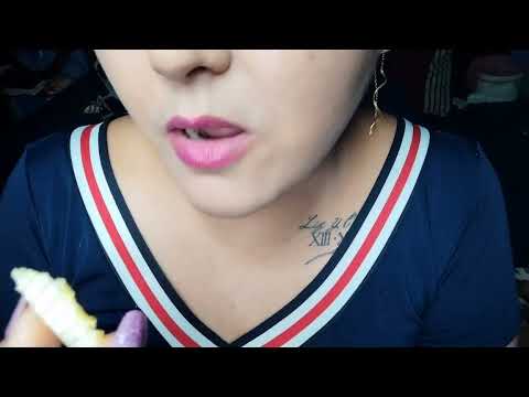 ASMR comiendo galletas de nieve, fresa 🍓  y vainilla  😋