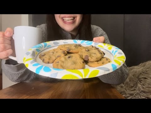 WARM COOKIES AND MILK ASMR EATING *NO TALKING*