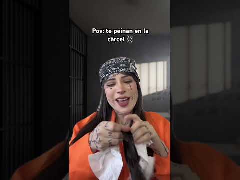 Jajajaja esa carcelera hace de todo #asmr #humor #carcel #hairasmr
