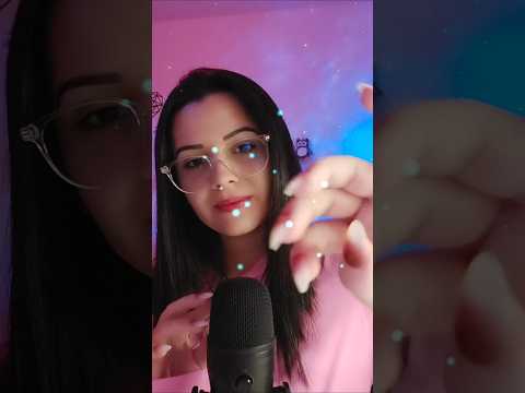 Afiando a unha no Microfone 🤭