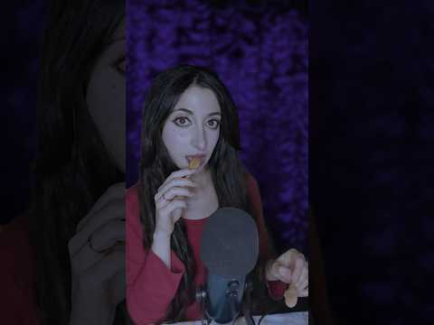 Posso Mangiarti un po'🤏🏻 ? ASMR tranquilla/o ti rilasso 💜 #relax #asmr #shorts