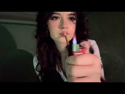 ASMR Курю в подвале после Шк0лЬl 🚬  girl smoking сigarette in the Dark