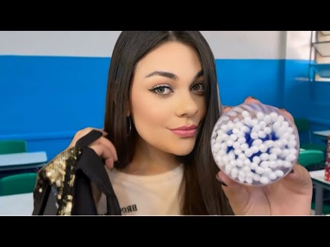 ASMR POV: AQUELA GAROTA LIMPA SEU OUVIDO NA SALA