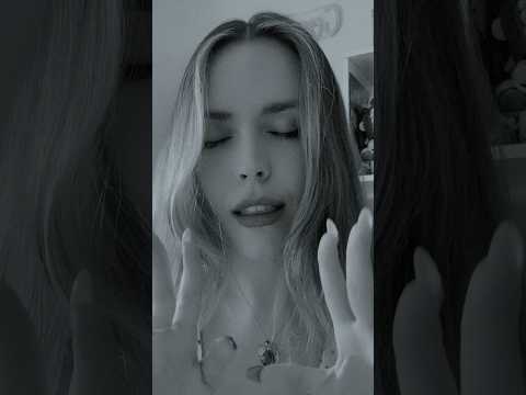 ¿Estás aquí? Déjame ayudarte a regresar al ahora… 🫀✨ #asmr #relax #shorts