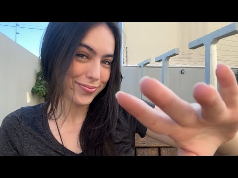 ASMR AO AR LIVRE- Sons de boca, toques na tela e voz suave 