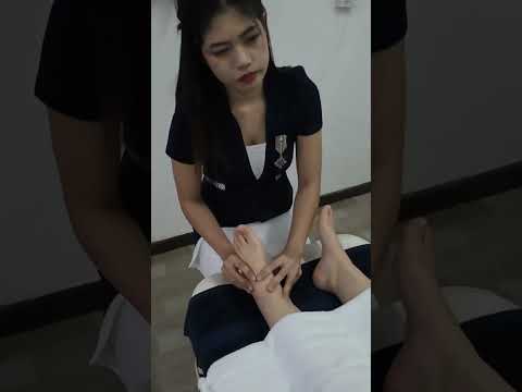 Me hice un increíble masaje de pies en un spa de #Tailandia 🇹🇭 #ThaiMassage #short