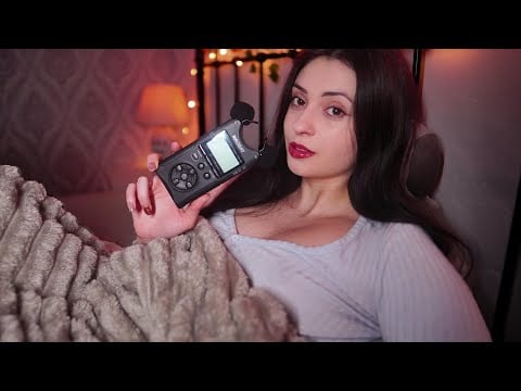 ASMR en la cama cerca de ti 🤍 Susurros, Mouth Sounds y Caricias para Dormir