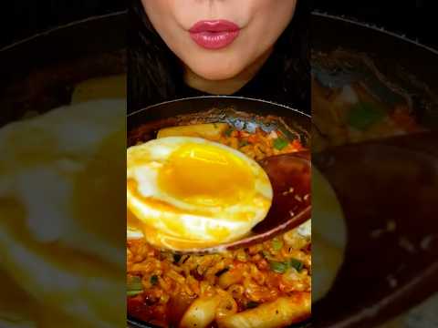SPICY BULDAK WITH SOFT BOILED EGG #asmr #foodie #buldak #koreannoodles