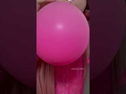 Blowing a big balloon 💗