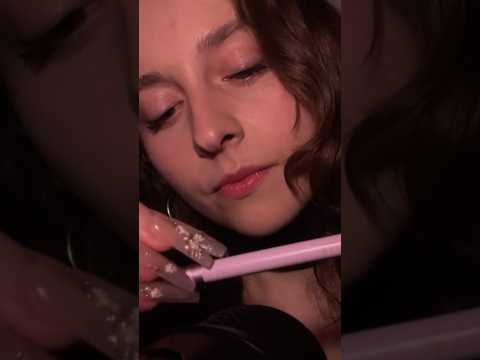 ASMR scratching and brushing #asmr #alidaasmr