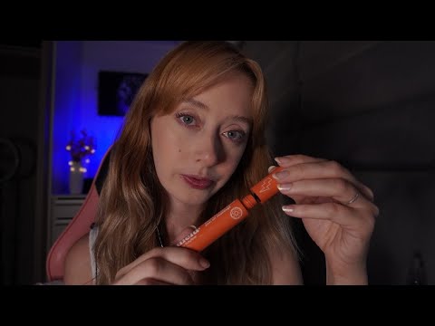 ASMR - TE MAQUIANDO DELICADAMENTE ATÉ VOCÊ DORMIR 😴 🌧️