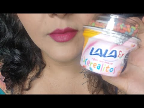 ASMR Yogurt con cereal de colores en platito transparente